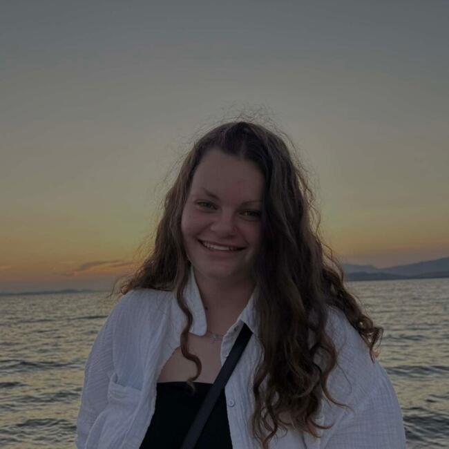 Domèvre-sur-Avière のベビーシッター: Jade