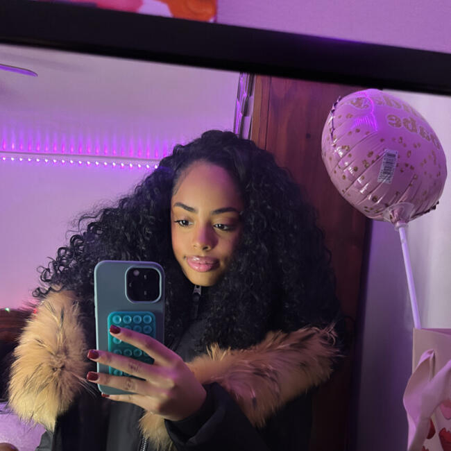 Babysitter in Elmont: Amela