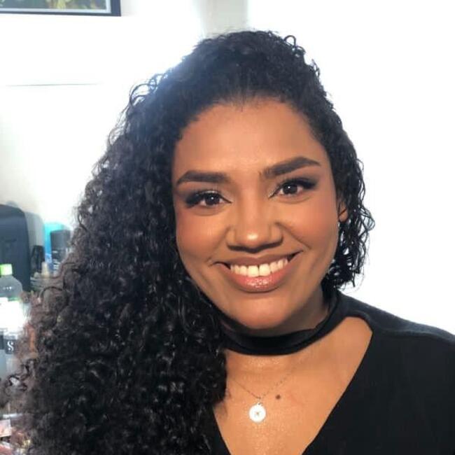 Babysitter in São Vicente: Joyce