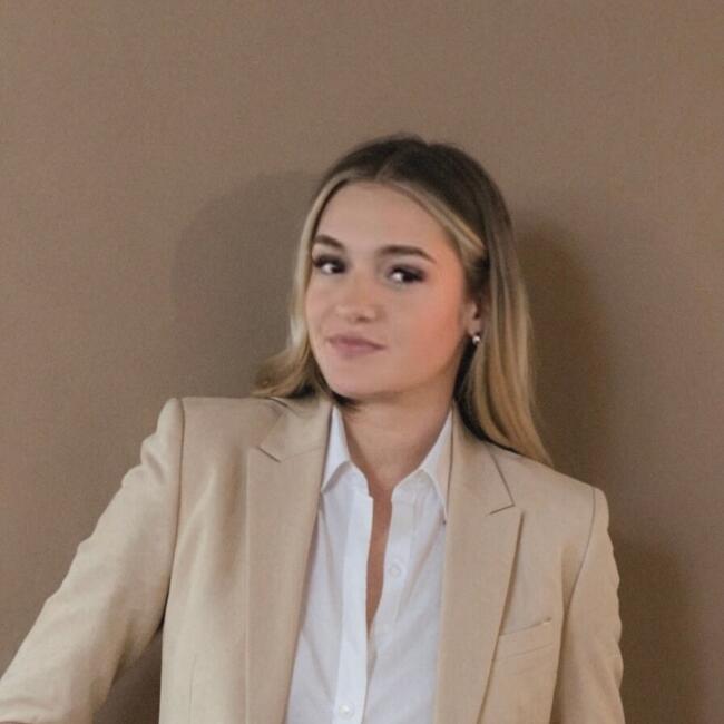 Babysitter in Ferney-Voltaire: Claire