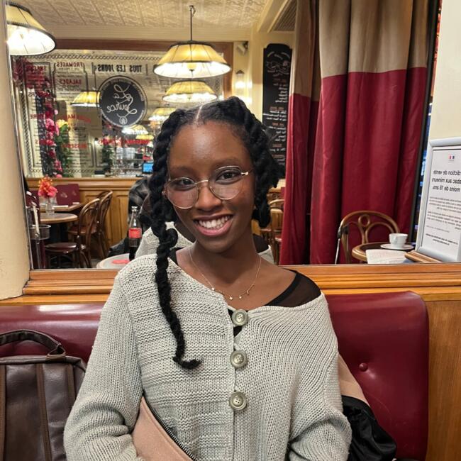 Babysitter in Canberra: Seyda