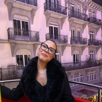 Babysitter in Saint-Genis-Pouilly: Lara