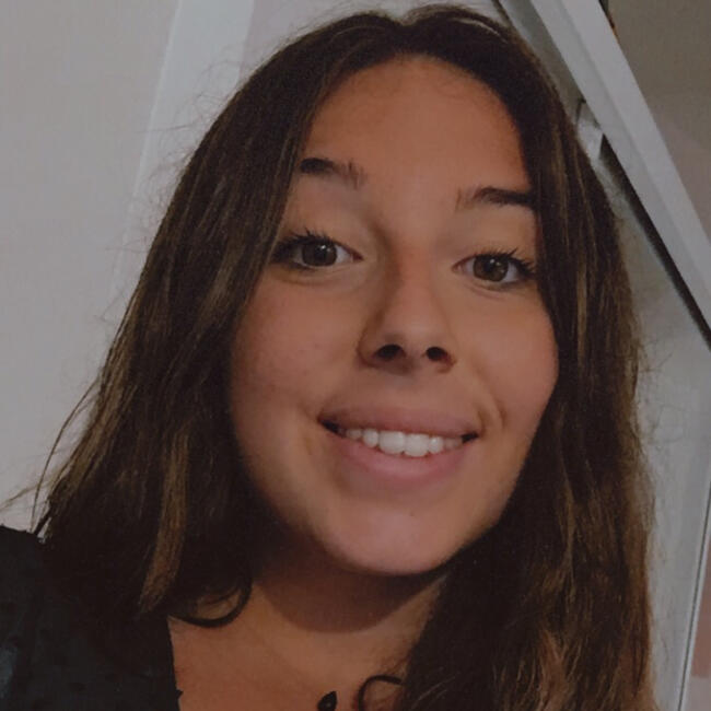 Babysitter in Ascain: Lola