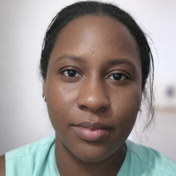 Babysitter in Salvador: Grace ellen