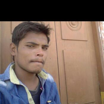 हैदराबाद में बेबीसिटर: Vijay