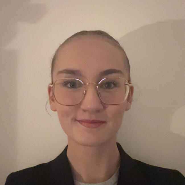 Babysitter in Belbeuf: Clémence