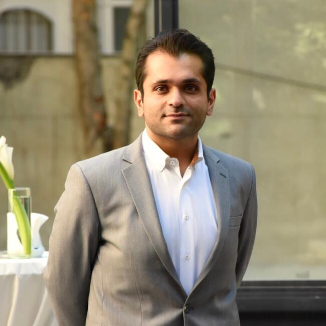 وظيفة جليسة أطفال في مسقط: Mohamad