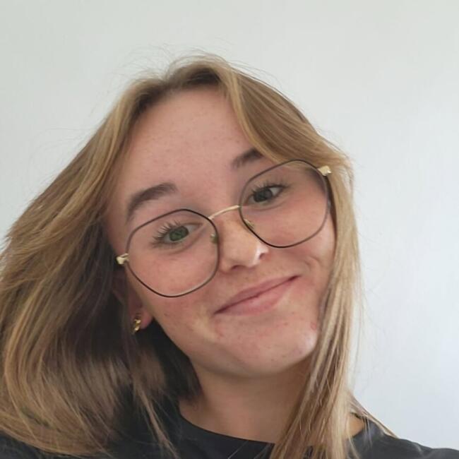 Babysitter in Rouen: Sarah