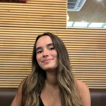 Babysitter in Paris: Miya