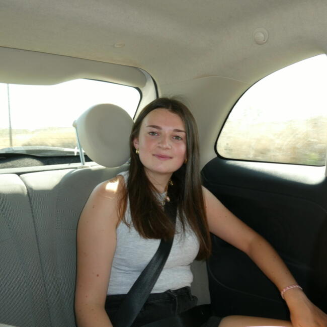 Babysitter in Saint-Jean-de-Savigny: Clara