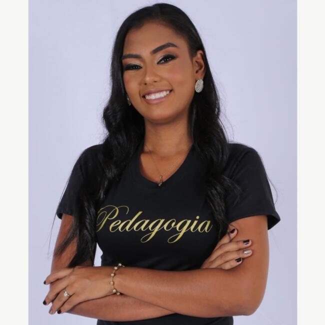 Babysitter in Coronel Fabriciano: Leticia