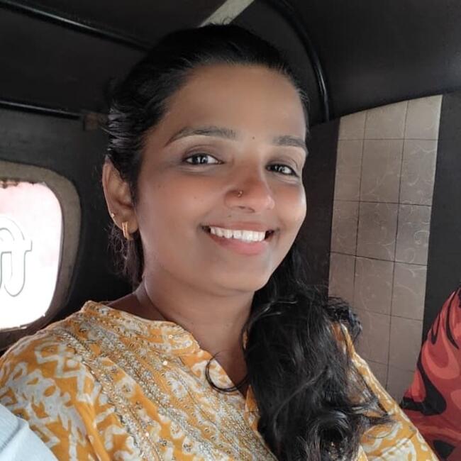 बम्बई में बेबीसिटर: Asha