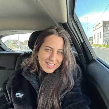 Babá em Balneário Camboriú: Thays R Vaz
