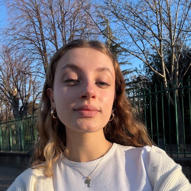 Babysitter in Pont-du-Château: Lola