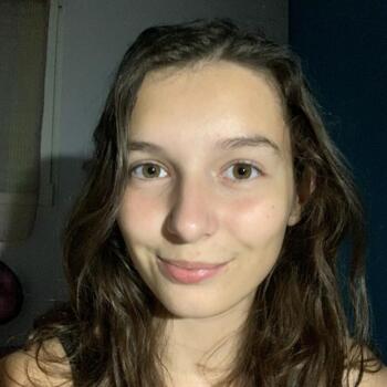 Babysitter in Pessac: Maya