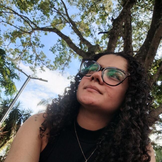 Babá em Volta Redonda: Livia