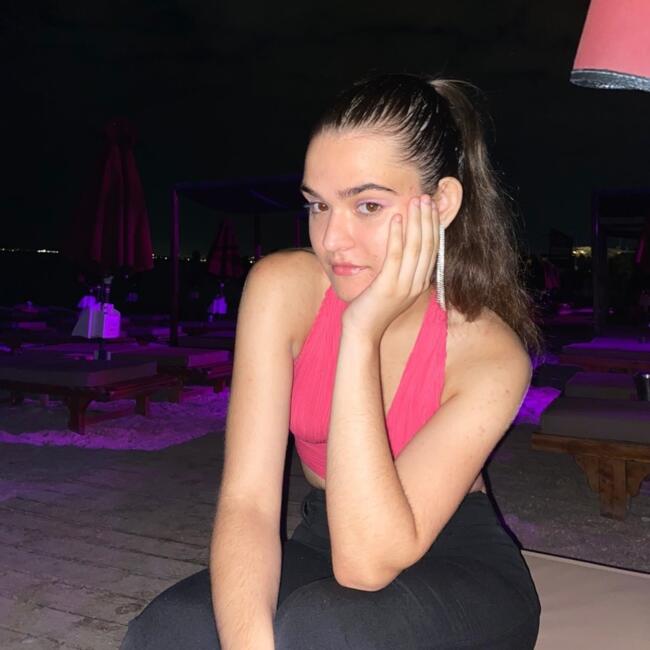 Babysitter in Athens: Ραφαέλα