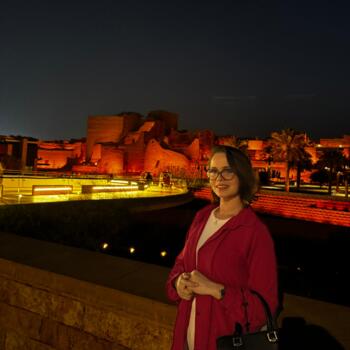 وظيفة جليسة أطفال في الرياض: وظيفة جليسة أطفال Laroussi