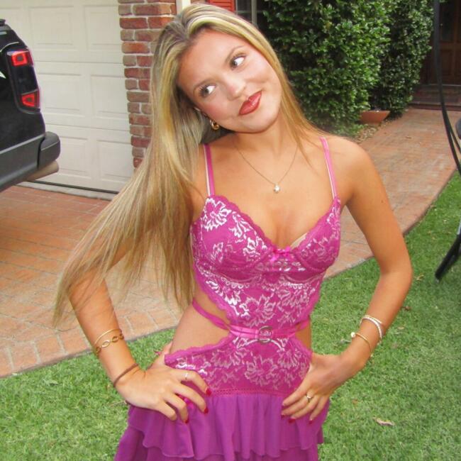 Babysitter in Sydney: Kayla