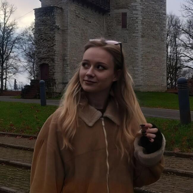 Babysitter in Aravete: Юля