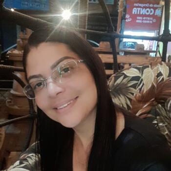 Babá Duque de Caxias: Gleiciane