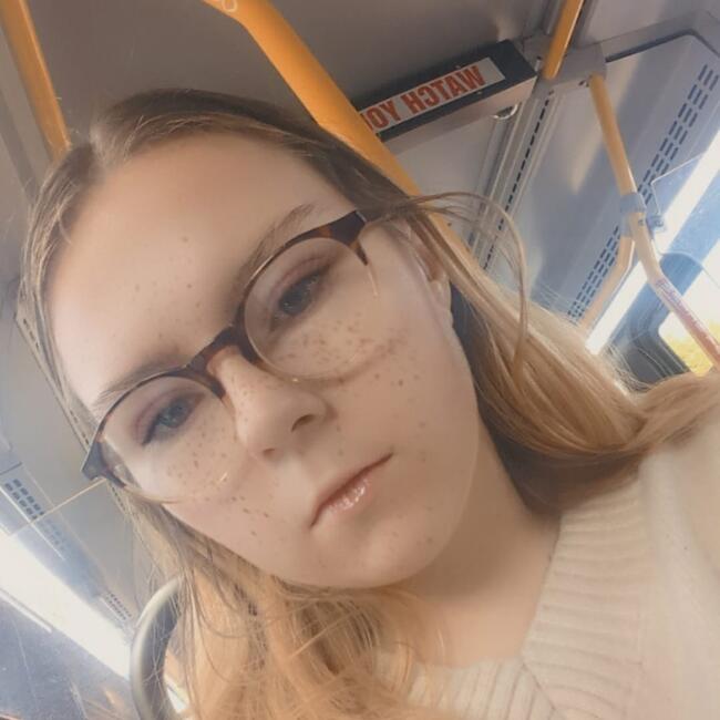 Babysitter in Hamilton: Hannah davies