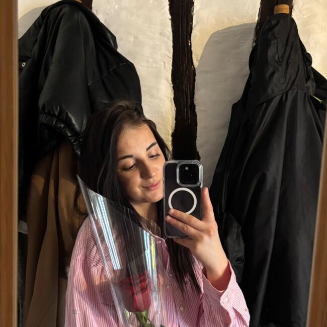 Babysitter in Rouen: Andreea