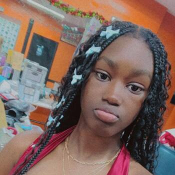 Babysitter in Newark: Nina