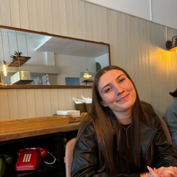 Babysitter in Paris: Camille