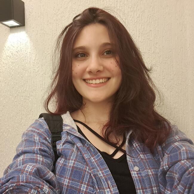 Babá em Brasília: Camila