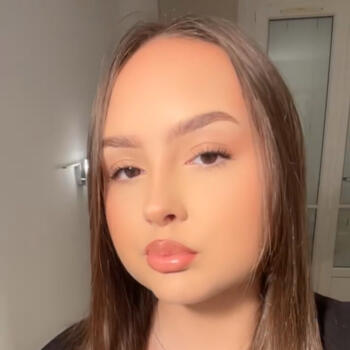 Babysitter in Chambray-lès-Tours: Gabriela