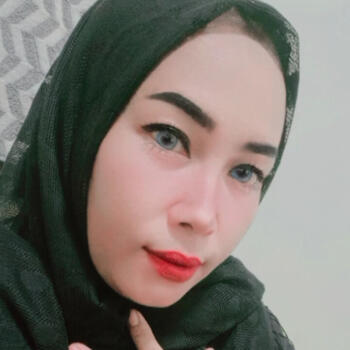 Nanny in Surabaya: Ria