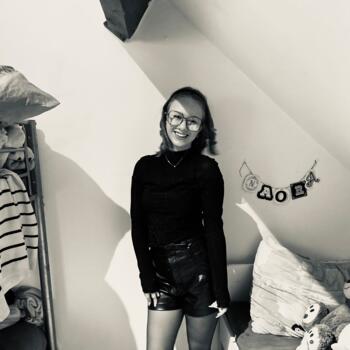 Babysitter in Châtelet: Naora