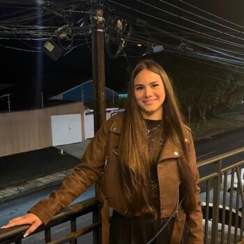 Babá Ponta Grossa: Yasmin