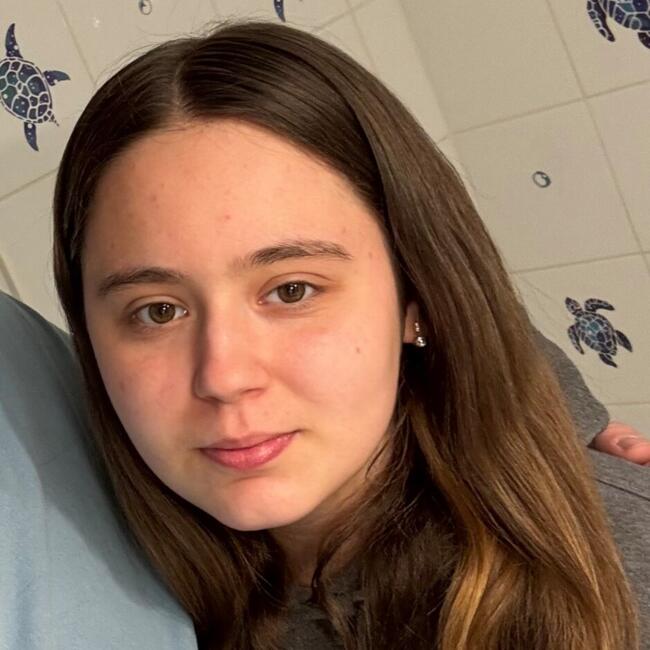 Babysitter in Lillebonne: Julia