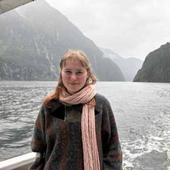Babysitter in Dunedin: Emily
