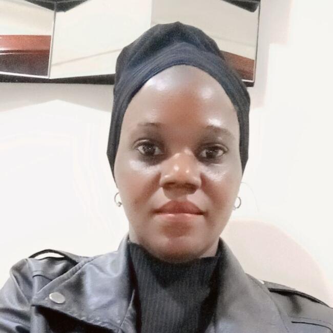 جليسة أطفال في أبوظبي: Nassaka