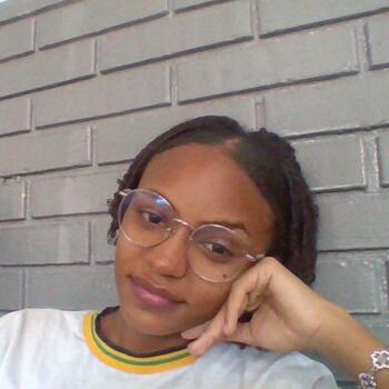 Babá em Trindade: Raiane
