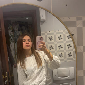 Babysitter in Marseille: Violette