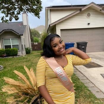 Babysitter in San Antonio: Destini