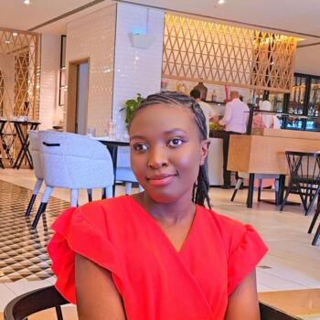 Babysitter in Dubai: Peris