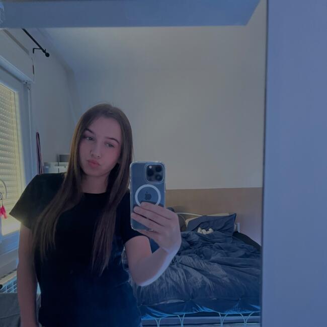 Babysitter in Saint-Laurent-la-Vernède: Talia