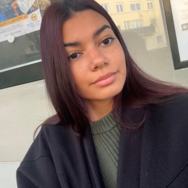 Babysitter in Bougival: Alina