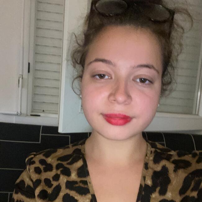 Babysitter in Nîmes: Tya