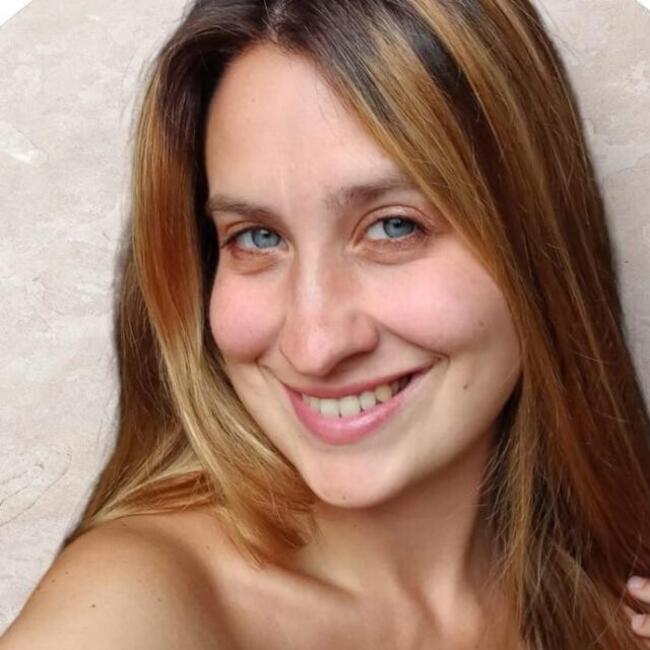 Babysitter em Olhos de Água: Melissa