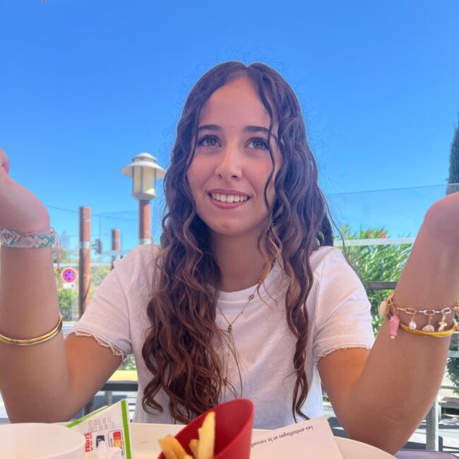 Babysitter in Alès: Shana