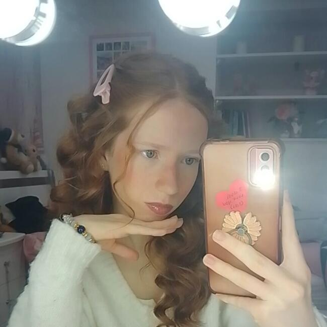 Babysitter in Birmingham: Mia