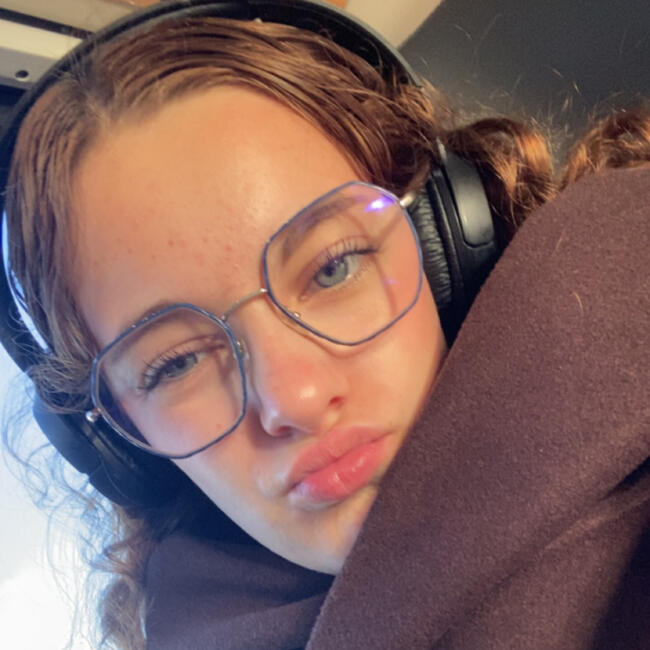 Babysitter in Saint-Jean-d'Assé: Lison