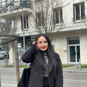Babysitter in Noisy-le-Sec: Nesrine