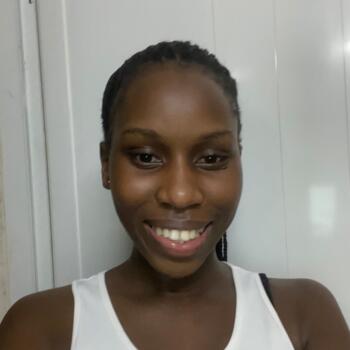 مربية أطفال دبي: Evelyne